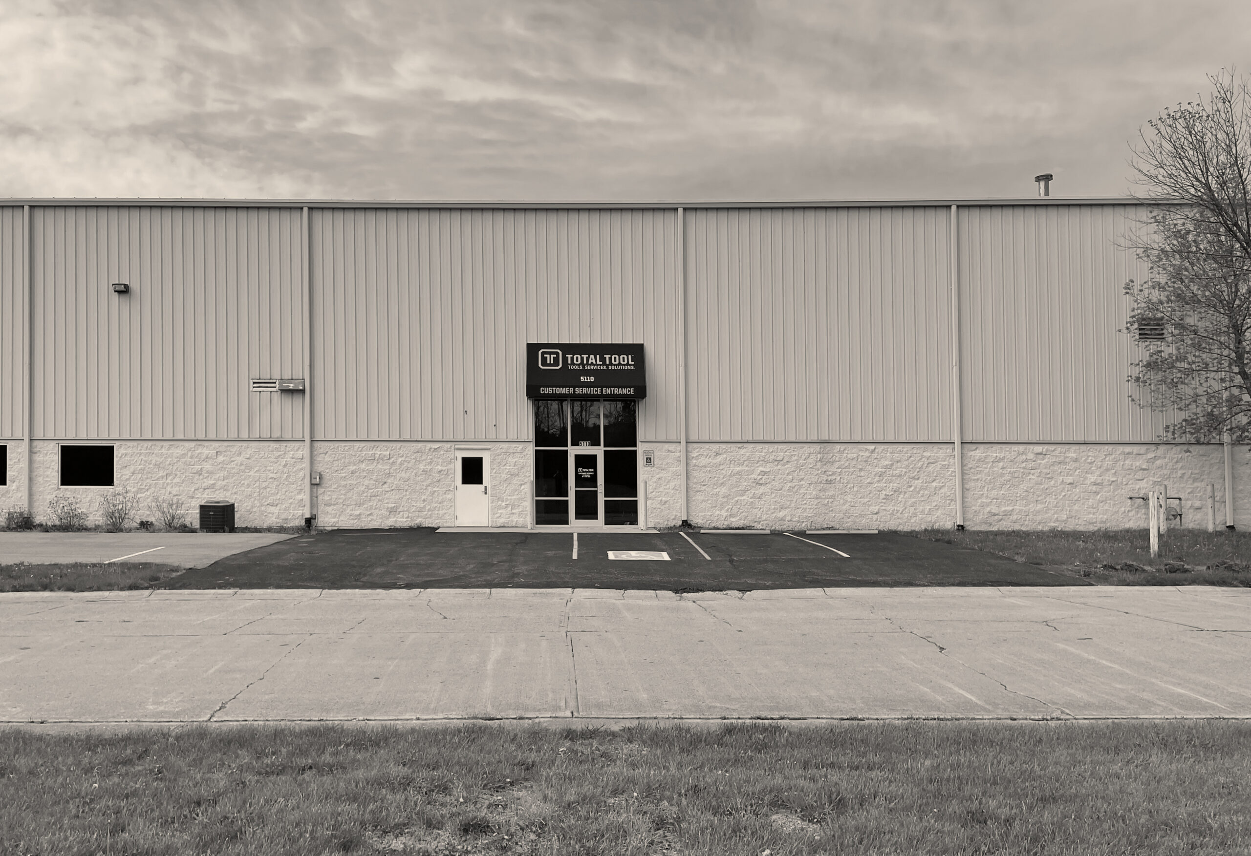 exterior of Total Tool Indianapolis store